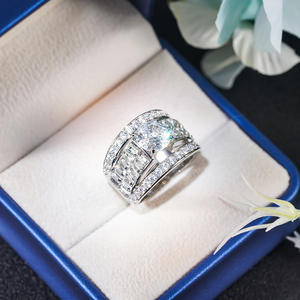 Anello di Diamanti T0408 per Donna, Taglio Brillante Rotondo, Diamante Naturale con Pietre Laterali a Baguette, Stile Classico per Fidanzamento - Product Image 5