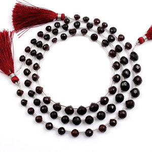 Perles de grenat naturel du Mozambique en forme d'oignon, brin de 8 pouces de long - Product Image 1