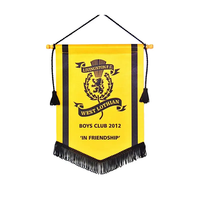 Drapeau léger en satin personnalisé pour club de football, livraison rapide en gros, souvenir de voyage pour fans