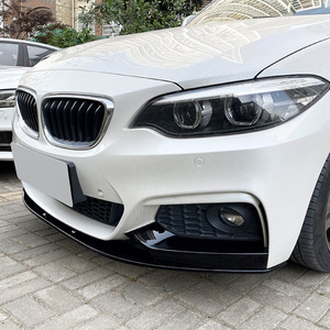 Divisor delantero Amp Z para BMW Serie 2 F22 F23 M Sport 2014 2019, acabado mate con textura de fibra de carbono en negro piano. - Product Image 1