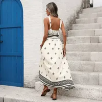 Robe longue dos nu à imprimé géométrique pour femme, style vintage, sans manches, en tissu blanc cassé, prête pour les vacances d'été, vente en gros