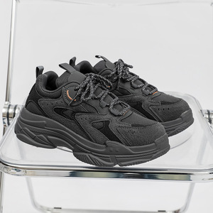 Zapatillas de plataforma con suela gruesa y logotipo personalizado para mujer, zapatillas deportivas con aumento de altura, blancas y negras, modernas y a la moda para hombre. - Product Image 3