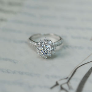 <span class=keywords><strong>Bague</strong></span> en moissanite Argent 925 Flocon de neige 1 Carat Huit Cœurs Huit Flèches Ins Net Red Mode <span class=keywords><strong>Bague</strong></span> en moissanite Vente chaude - Product Image 4