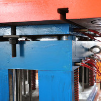 Presse hydraulique pour couvercles de puits en résine composite BMC à vendre
