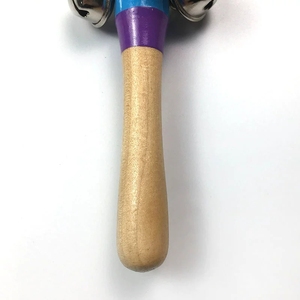 Venta al por mayor de 10 campanas metálicas con pintura arcoíris, campanas de mano de madera, instrumento de percusión Orff para bebés y niños pequeños, campanas de ritmo. - Product Image 3