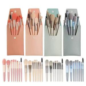 Ensemble de pinceaux de maquillage de voyage miniatures de qualité supérieure, 8 pièces, avec pinceau à raser, poils synthétiques doux pour l'application des fards à paupières et du blush sur le visage - Product Image 1