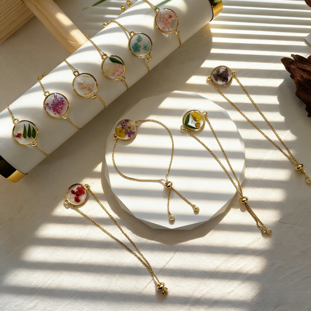 18K Gold Plated Brass Adjustable Star-Shaped Flower Charm Bracelet with Real Dried Flower-Women's Gift