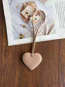 ヨーロッパ系アメリカ人向けの人気商品、PUレザー製のハート型バッグハンギングオーナメントキーホルダーペンダント、マルチカラーピーチ、紛失防止、都会風 - Product Image 5