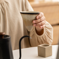 Tasse à expresso et à thé en grès de style rétro, luxe léger et vintage, avec base