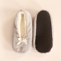 Chaussons d'intérieur en peluche douillets pour femmes avec nœud décoratif, doublure en sherpa, chauds et fermés à l'arrière, pour l'hiver