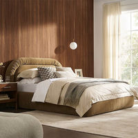 Lit double minimaliste italien en velours plissé luxueux et confortable, avec cadre en bois massif, lit bas pour petits espaces