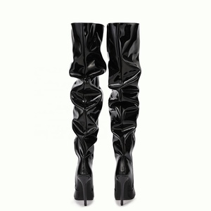 Bottes hautes pour femme en cuir verni réfléchissant à bout pointu, avec demi-fermeture éclair latérale, style cuissard, pour dames - Product Image 6
