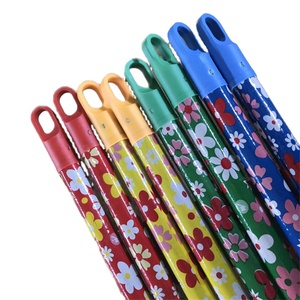 Manche <span class=keywords><strong>de</strong></span> balai, pelle et serpillière en PVC 120*2.2CM pour usage domestique, avec manche en bois pour outils <span class=keywords><strong>de</strong></span> nettoyage des sols à usage domestique - Vente en gros à prix abordable - Product Image 1