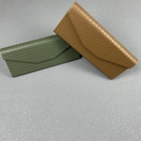 Étui à lunettes de soleil triangulaire pliable en PU crocodile, écologique, fait main, avec logo personnalisé, boîte d'emballage pour lunettes