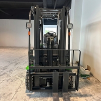 Chariot élévateur électrique à batterie lithium AC haute performance avec une hauteur de levage de 3 à 6 m pour centre logistique d'entrepôt et entrepôt frigorifique