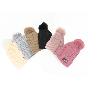 2025 Phổ Biến Thiết Kế Mới Thoải Mái Thoáng Khí Dày Bảo Vệ Tai Mềm Mùa Đông Mũ Dệt Kim Jacquard Thanh Niên Beanie Với Pom Pom - Product Image 5