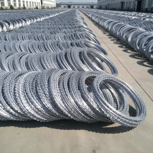 Alambre de púas de acero inoxidable galvanizado en caliente, tipo concertina, anti-escalada, con púas de cuchillo, para seguridad en prisiones - Product Image 1