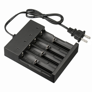 Chargeur de batterie au lithium 18650 à quatre emplacements, station de charge pour lampe torche haute puissance 26650 avec prise US, entrée 100-240V - Product Image 1