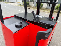 Vente directe d'usine Chariot élévateur électrique à 3 roues de 2 tonnes avec poids d'équilibrage Crown Même style Trois points de pivot pour les industries de la restauration
