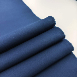 Tela de algodón twill azul marino sólido, suave, resistente a las arrugas, tejido para prendas de vestir, uniformes, textiles para el hogar, venta al por mayor. - Product Image 2