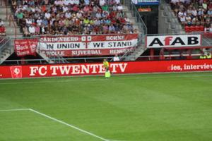 จอแสดงผล LED สีสันสดใสรอบสนามกีฬากลางแจ้งเหมาะสำหรับการแข่งขันกีฬา เช่น ฟุตบอลและบาสเกตบอล - Product Image 3