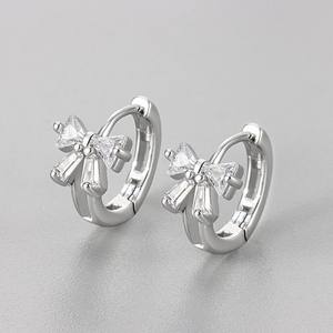 ใหม่ต่างหูโกเมนอัลลอยด์สไตล์เกาหลีหรูหราอเนกประสงค์แฟชั่น2025ผูกโบว์สำหรับทุกเพศ - Product Image 6