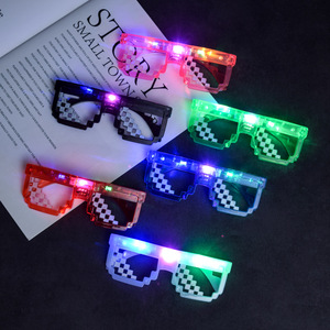 Lunettes LED personnalisées H-7911 à mosaïque de pixels, lunettes à volets lumineux, Deal With It, pour les soirées en boîte de nuit, les bars et les festivals - Product Image 1