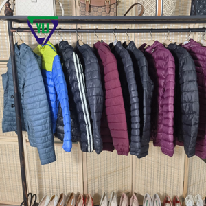 Commercio all'ingrosso misto uso invernale giacca con cerniera da donna e da uomo in cotone <span class=keywords><strong>sottile</strong></span> caldo di seconda mano vestiti in balle - Product Image 1