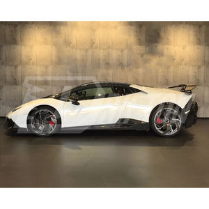 กันชนหลังคาร์บอนไฟเบอร์ทรง VST Center Exit ExhaUst สำหรับ Lamborghini Huracan EVO & Tecnica ปี 2020-2025 - Product Image 5