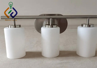 Lampes de salle de bain pour hôtel Miroir de courtoisie led 20 "W 3 lumières avec abat-jour en verre opale