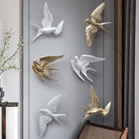 Statue d'oiseau murale en résine 3D en gros, sculpture aviaire réaliste, décoration personnalisée OEM pour la maison, l'hôtel, le café