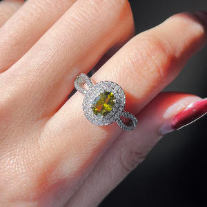 F1434 Anello da Donna con Diamante Taglio Ovale e Pietre Laterali Naturali Colore G, Gioiello di Fidanzamento - Product Image 3