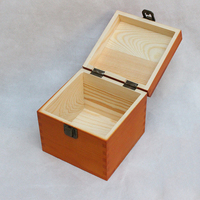 Boîtes à montres modernes en bois de pin carré, artisanat, finition laquée marron antique, boîte à bijoux avec design imprimé en sérigraphie
