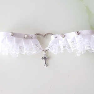 Collier ras du cou gothique blanc en dentelle avec croix papillon style punk subculture - Product Image 3