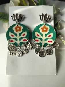 Pendientes de peso ligero de aleación de tonos plateados oxidados de tela hecha a mano de alta calidad, colgantes de monedas de estilo étnico moderno - Product Image 4