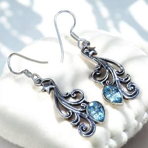 Boucles d'oreilles en topaze bleue en argent sterling 925 Jaipur bijoux de mode boucles d'oreilles en argent fin faites à la main en gros d'Inde - Product Image 1