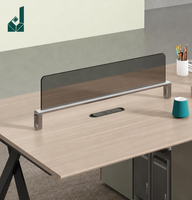 Ensemble de poste de travail de bureau moderne avec cloison, armoire de rangement et bureau avec gestion des câbles pour espace de travail ouvert d'entreprise