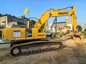 Excavatrice d'occasion Komatsu PC240LC-8 de haute qualité, 24 tonnes, modèle 2022, capacité de la benne de 1,2 m, moteur puissant, excellent état - Product Image 4