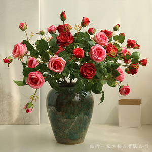 ช่อดอกกุหลาบประดิษฐ์สีชมพูอ่อนจาก Yihua Floral Art ดอกไม้ผ้าไหมตกแต่งบ้านสไตล์โมเดิร์นพร้อมแจกัน - Product Image 4