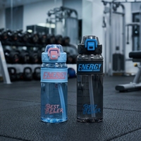 Bouteille d'eau sport esthétique grande capacité résistante à la chaleur 780ml 900ml pour l'extérieur, tasse portable en plastique avec paille pour l'été