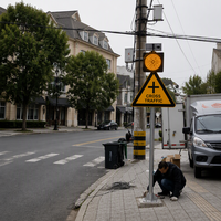 Feux de signalisation clignotants LED solaires durables et étanches, rouge, bleu et jaune, pour travaux routiers