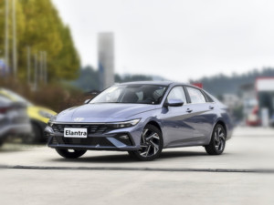 Nuova <span class=keywords><strong>Hyundai</strong></span> Elantra 0km 1.5L CVT Edizione Elite Berlina a Benzina, Prezzo Auto Nuova Non Usata/Non Seconda Mano - Product Image 5