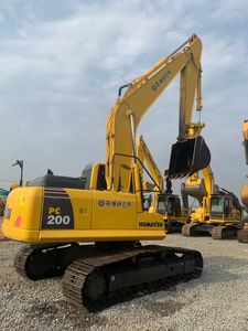 รถขุดไฮดรอลิกตีนตะขาบ Komatsu PC200-8 มือสอง ขนาด 20 ตัน พร้อมเครื่องยนต์ Cummins ขายดี - Product Image 2