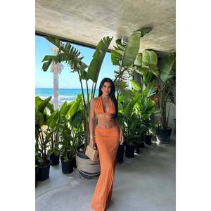 Ensemble de bikini et vêtements de plage orange - Product Image 1