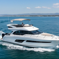 Yacht de luxe Flybridge 9,93 m pour réceptions d'affaires et excursions, 12 personnes, deux moteurs Yamaha 300 CV, cabines avec salles de bain privées, fabricant certifié