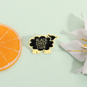 Outsider Society Emaille Pin Cartoon Schwarzes Schaf Tier Brosche Revers Abzeichen Schmuck Geschenk Rucksack Zubehör - Product Image 2