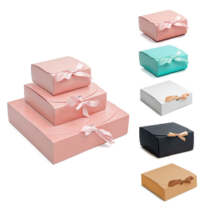 Boîtes pliantes de cadeau en papier de carton blanc personnalisé avec fermeture à ruban Emballage de boîte de papier pliable de mode - Product Image 2