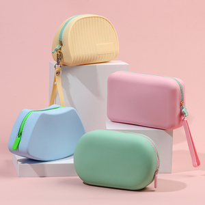 กระเป๋าเครื่องสำอางซิลิโคนนุ่มสีชมพู ดีไซน์ใหม่ ทันสมัย  กระเป๋าเก็บของลำลองสำหรับผู้หญิง  กระเป๋าคลัทช์แบบใช้ซ้ำได้ - Product Image 1