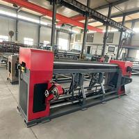 Machine à fabriquer des grillages hexagonaux pour cages à poulets