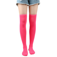 Vente en gros de chaussettes cosplay amusantes de haute qualité rayées sur le genou pour femmes, longues chaussettes de Noël